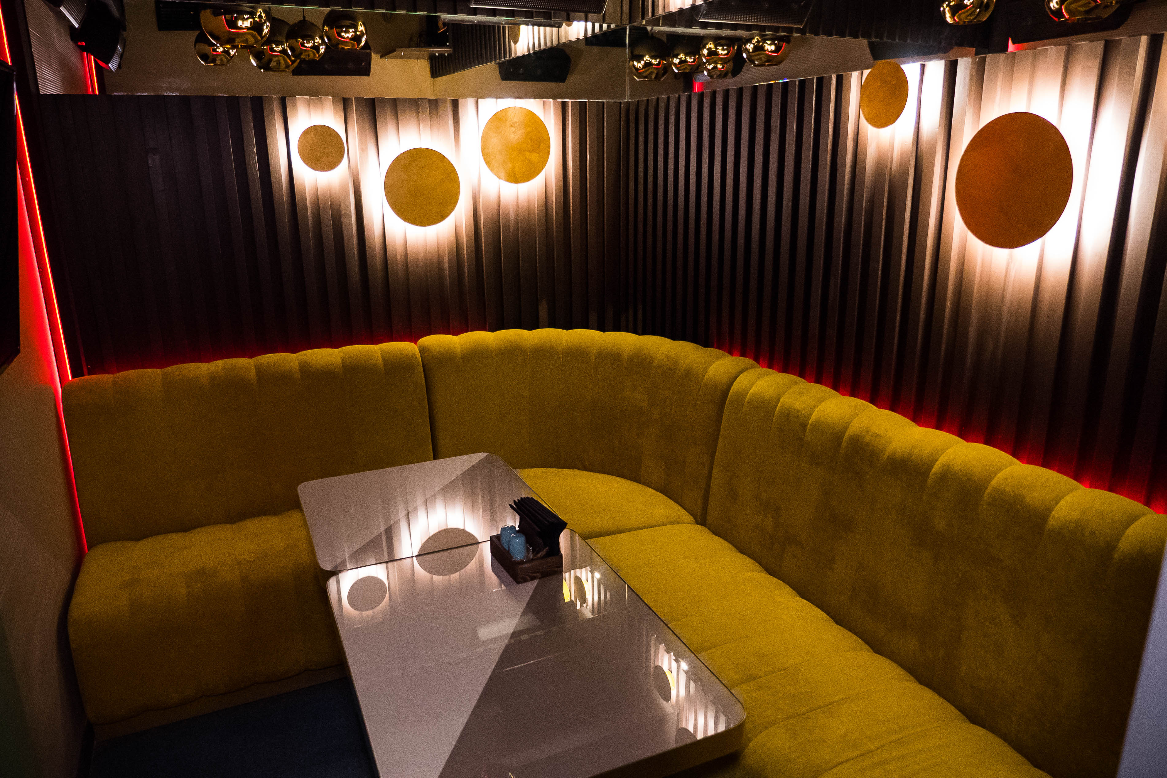 Комната Саксофон в Karaoke Lights